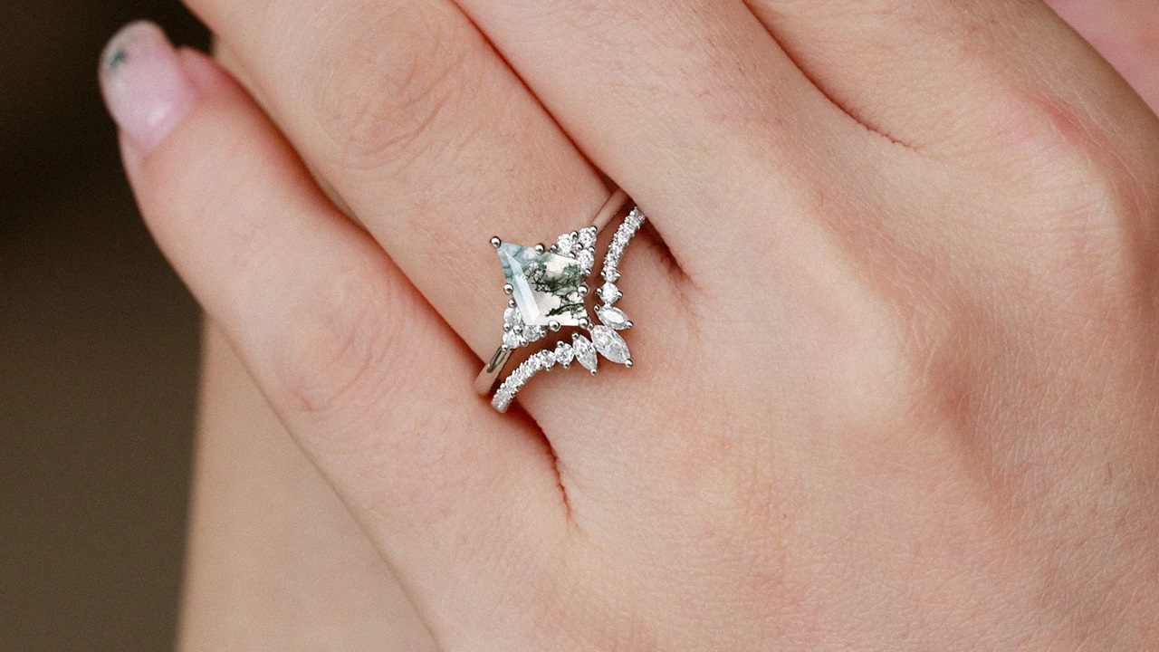 Styling Tips for Felicegals Moss Agate Rings: A Guide to Timeless Beauty