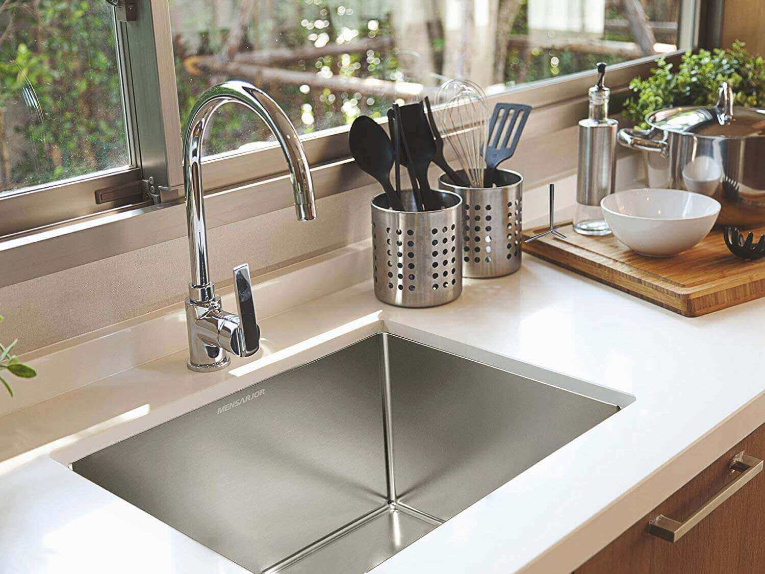 Five Types Of Chandeliers And What Sets Them Apart